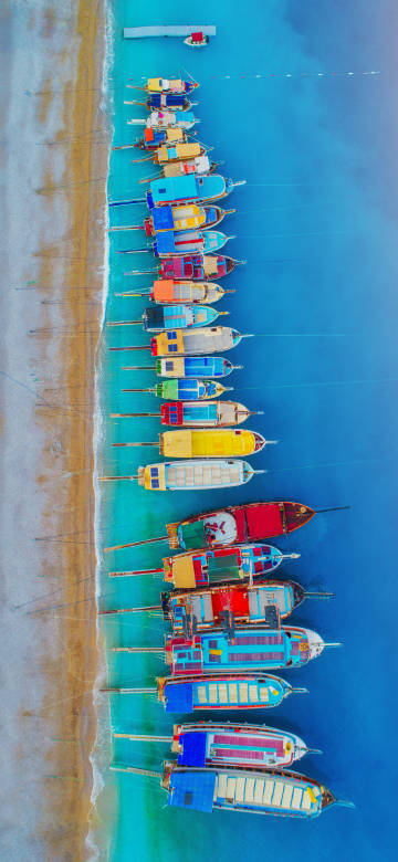 boats arranged beach overhead view 4k phone wallpaper