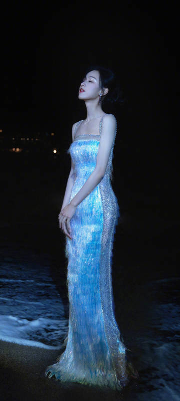 Blue dress Chinese beauty Chen DuLing phone wallpaper