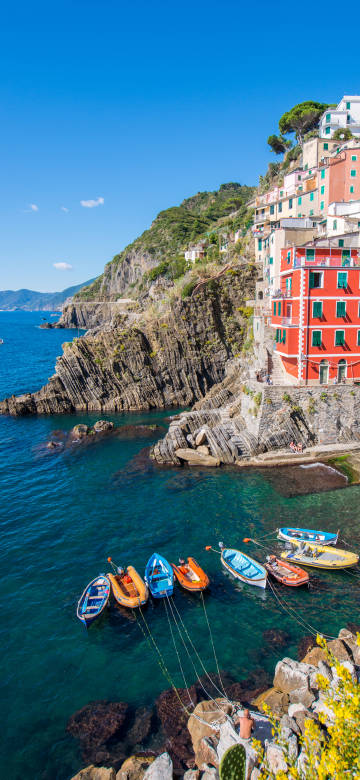 Village scenery in Cinque Terre, Italy phone wallpaper