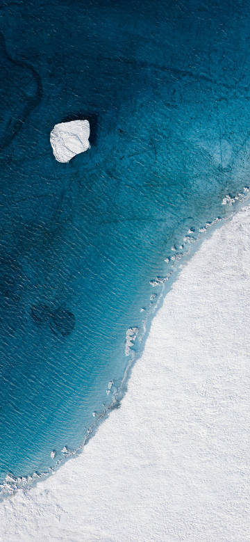 Blue ocean and white ice