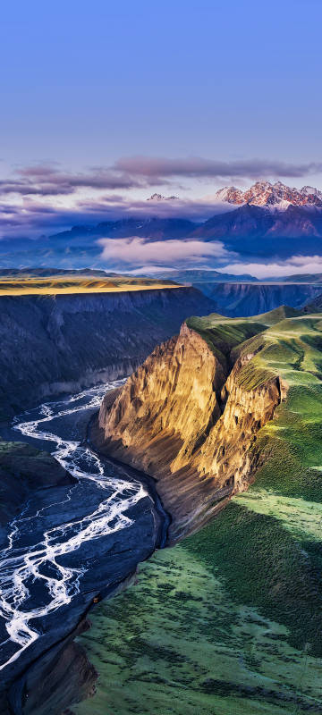 Winding rivers and magnificent canyon scenery