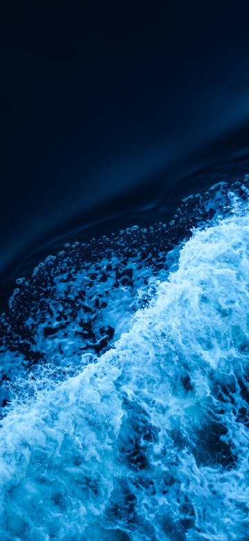 Deep Blue Ocean Waves Crashing 4K Wallpaper