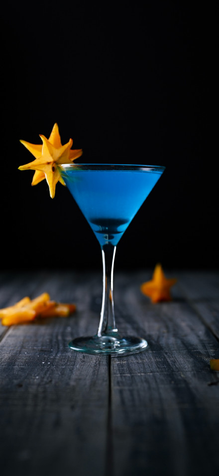 Vibrant Blue Cocktail With Starfruit Garnish 4K Wallpaper