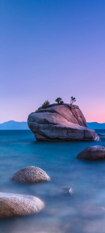 Beautiful Lake Tahoe scenery phone wallpaper