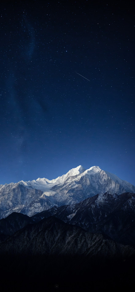 Silent starry night under the snowy mountains 4K phone wallpaper