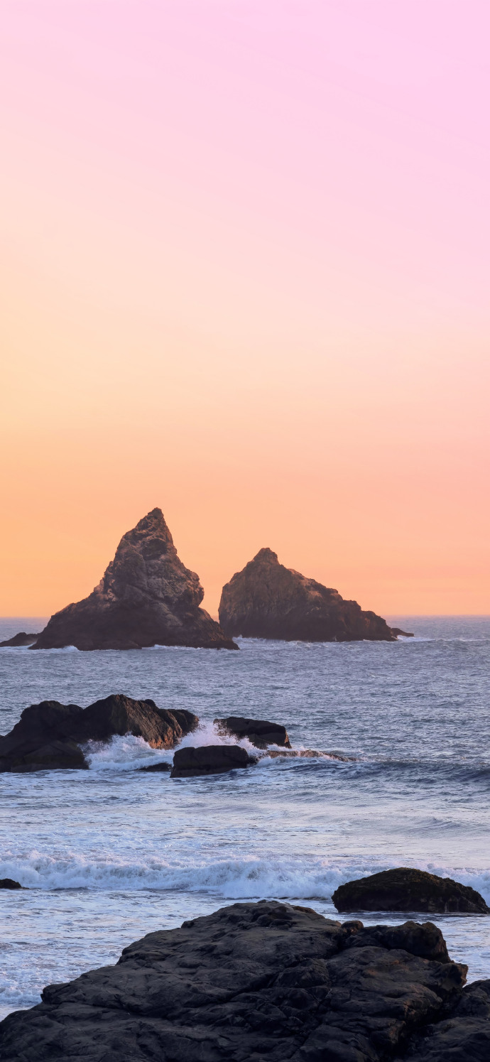 Beautiful Coastal Horizon at Sunset 4K Phone Wallpaper