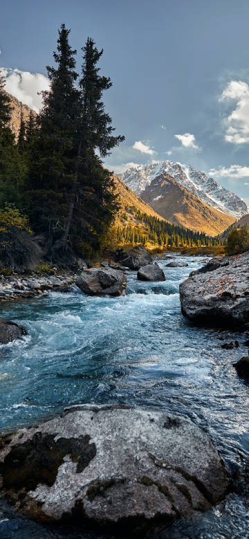 Mountain river scenery under the snowy mountains