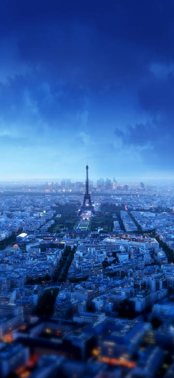Eiffel tower in paris at night