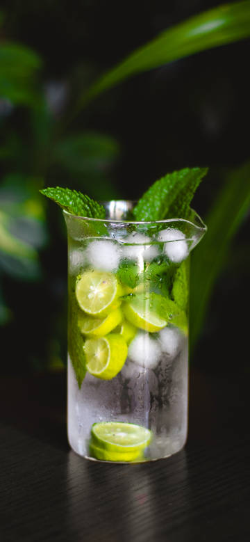 Refreshing mint lime iced beverage