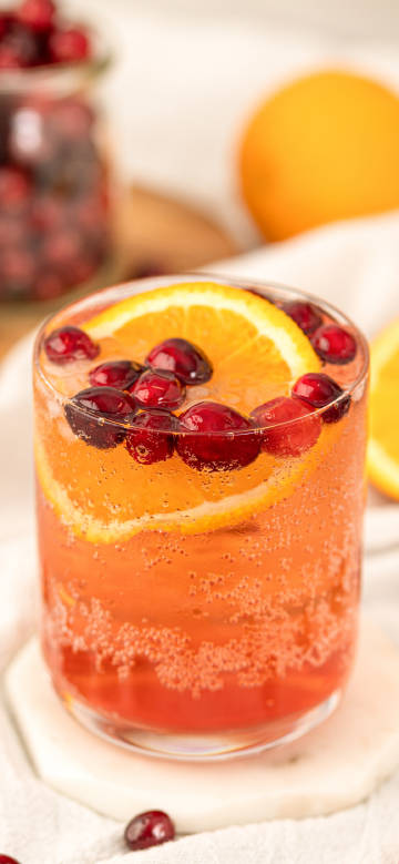 Refreshing sparkling beverage with summer fruit aroma