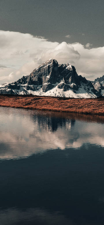 Magnificent natural landscape of snow-capped mountains
