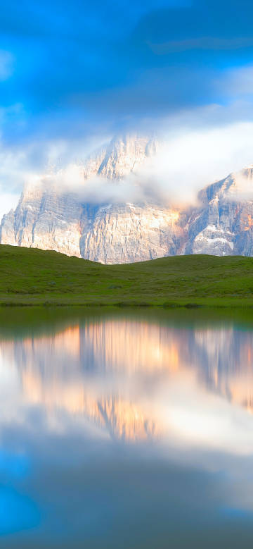 Scenic alpine lake enshrouded in clouds