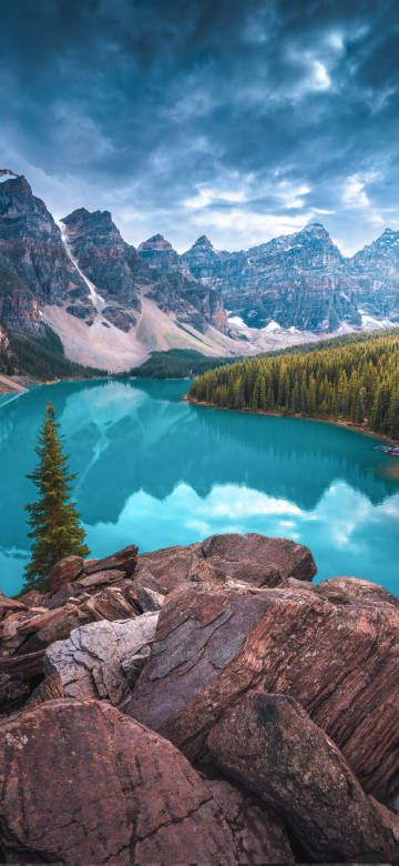 Wonder of lake and mountains carved by nature