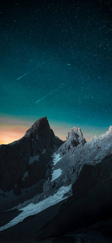 Cold mountains under the starry sky