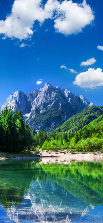 Peaceful and magnificent natural scenery