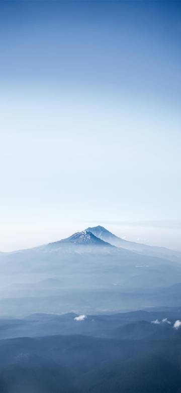 Magnificent mountain scenery in the clouds