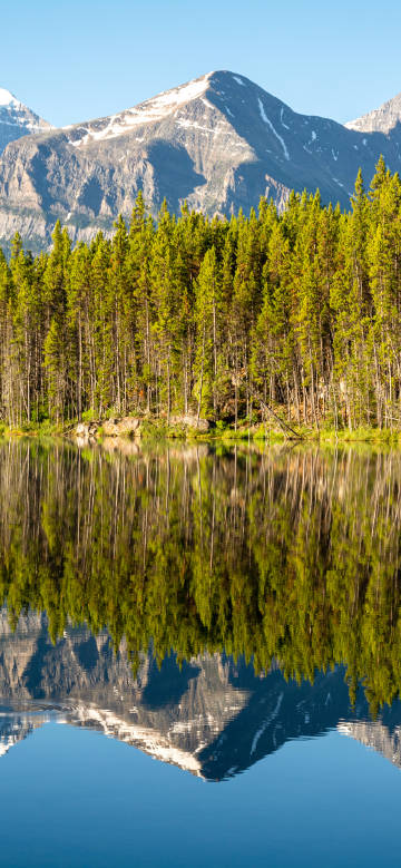 Mountain and water scenery reflected in the clear lake