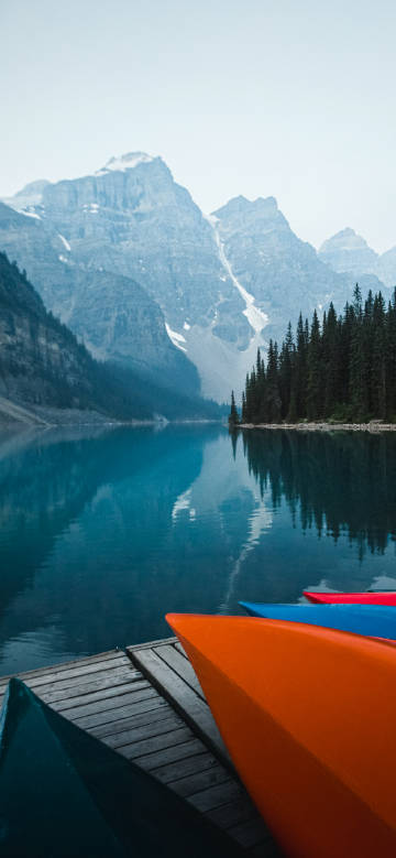 Magnificent view of Lake Munroe in Banff, Canada