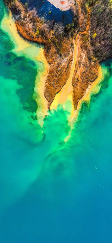 Overlooking the gorgeous colors of shenxianchi from above