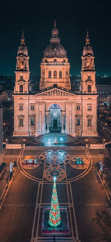 Night view of st. stephen's basilica