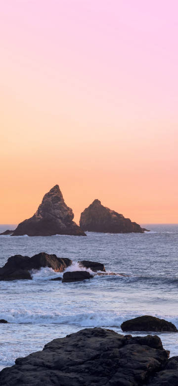 Beautiful Coastal Horizon at Sunset 4K Phone Wallpaper