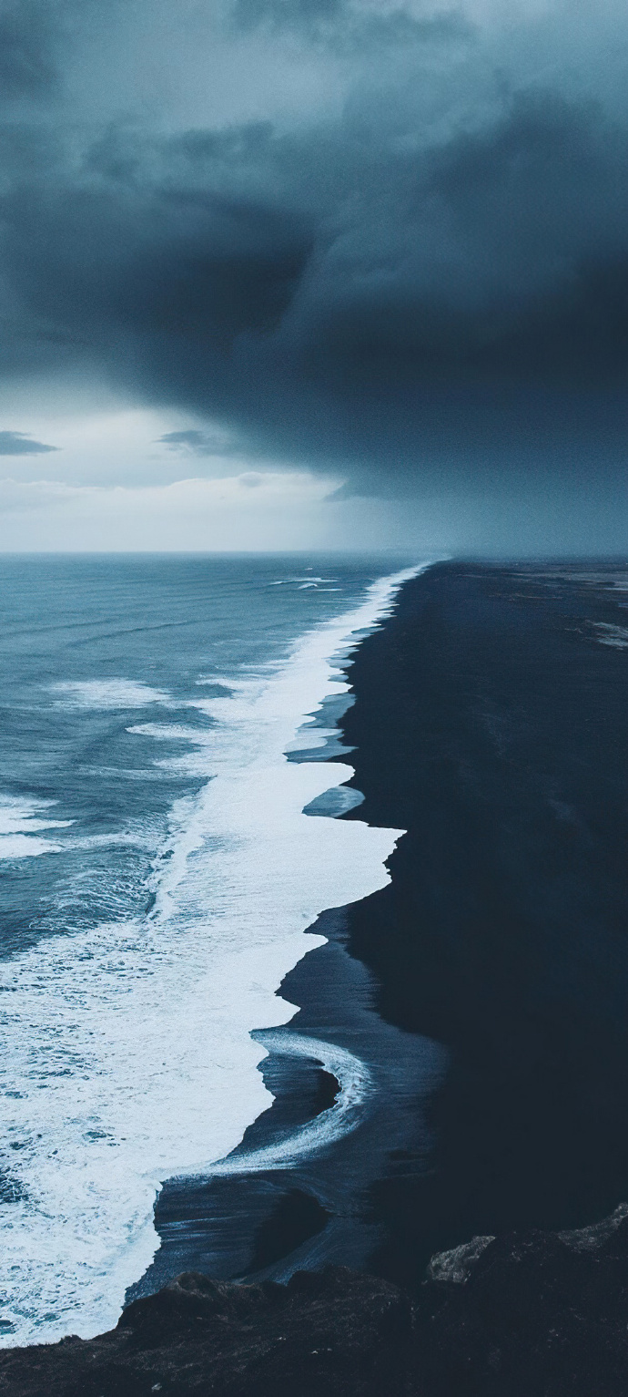 Sea Under a Gloomy Sky Phone Wallpaper